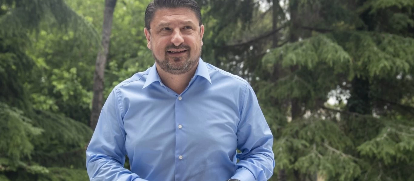 Με «sultans of swing» ο Ν.Χαρδαλιάς κάνει τις βόλτες του στην Κατεχάκη (βίντεο)